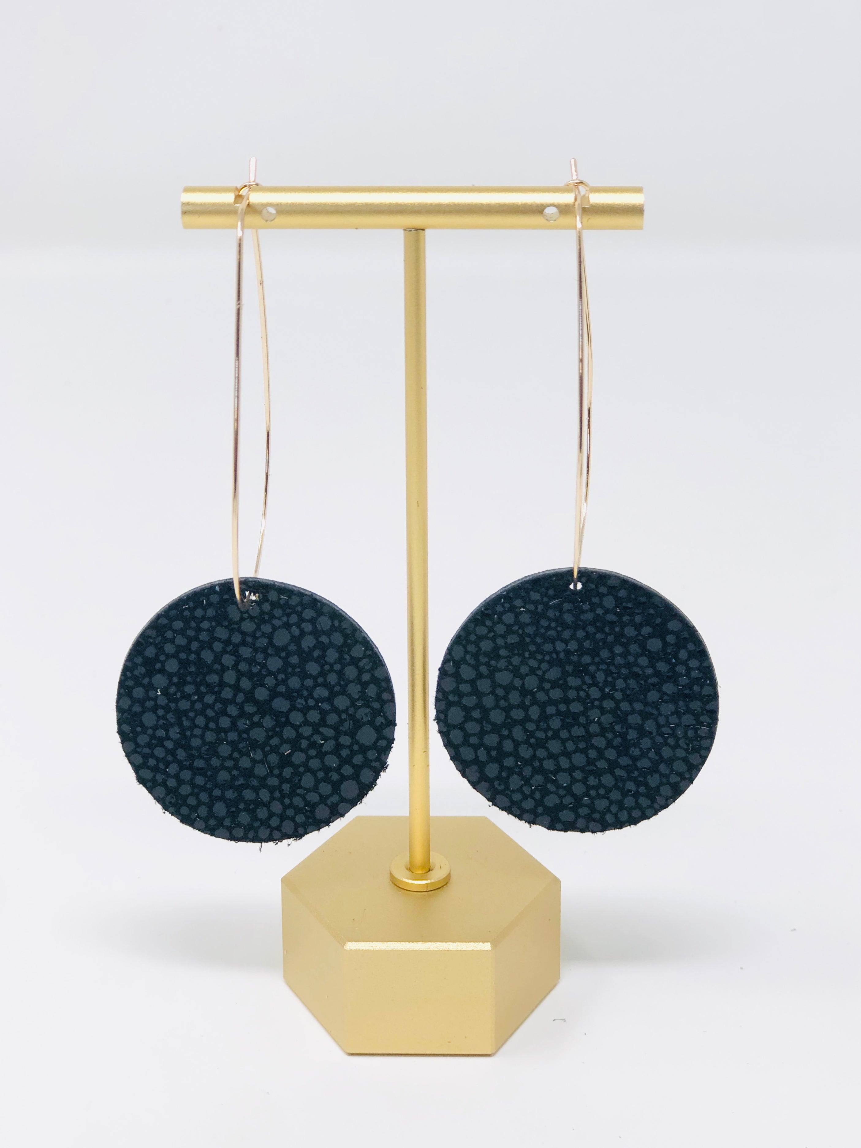 Black Stingray Circular Leather w/Gold Loop - Medium