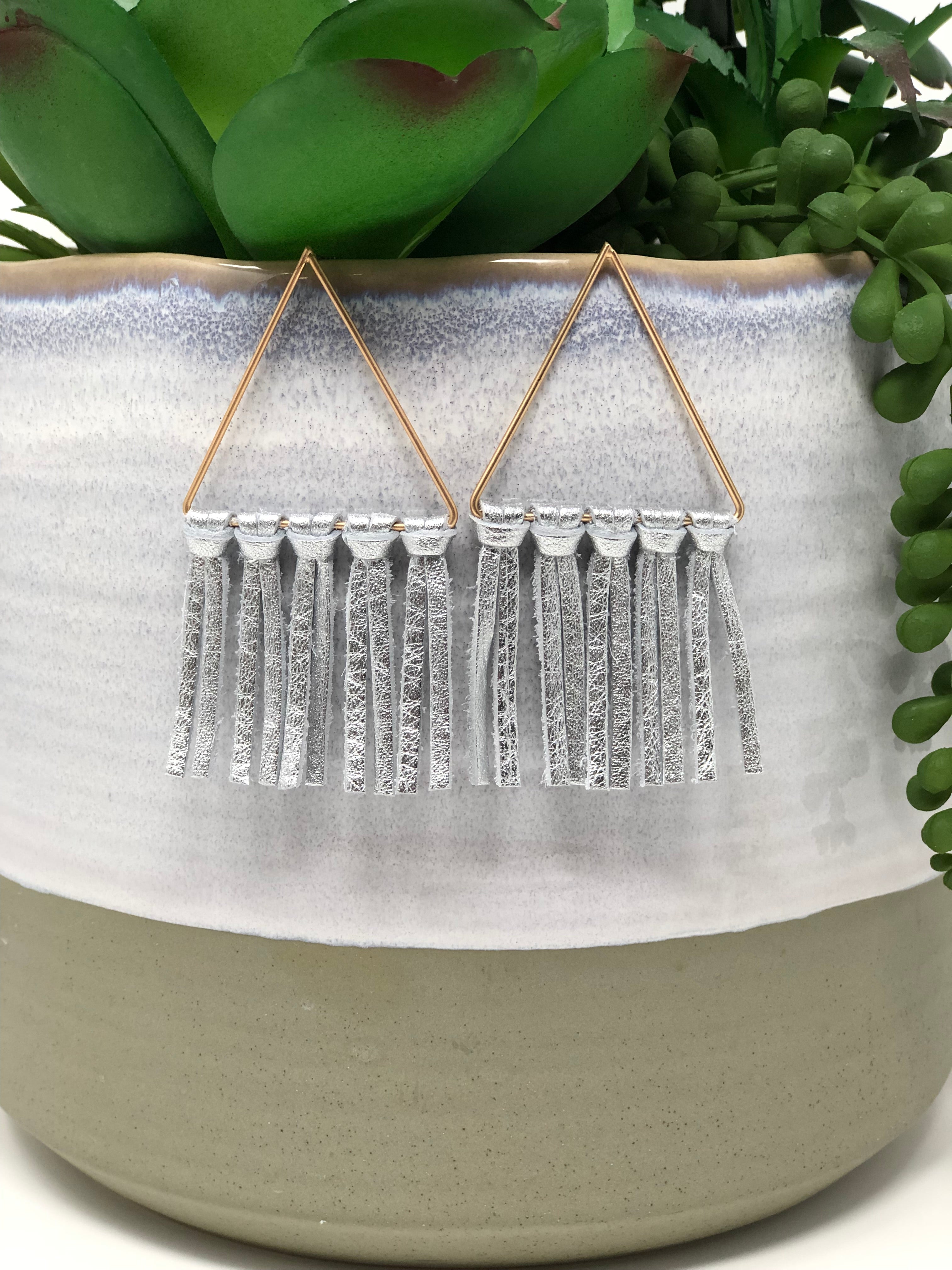 Silver Alloy Triangle Leather Lace - Medium